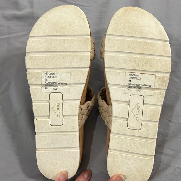 Women’s Cliffs Sandals size 7 - Picture 2 of 3